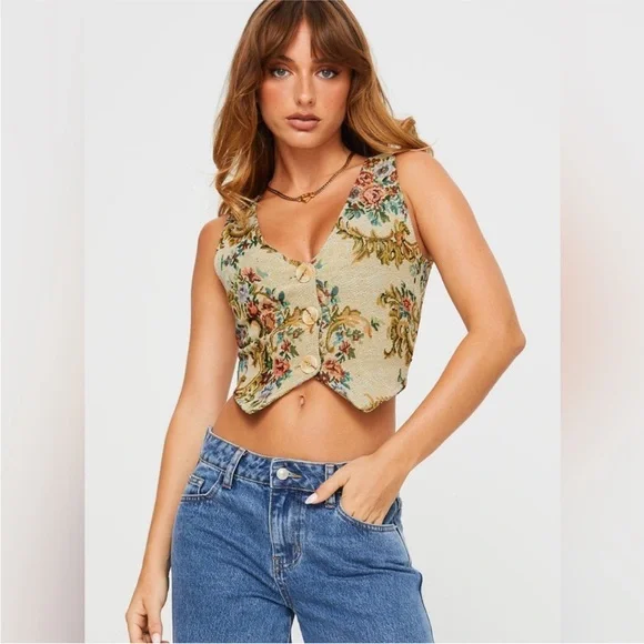 Princess Polly Brinna Tapestry Floral Patterned Button-Up Vest Top - Picture 2 of 10